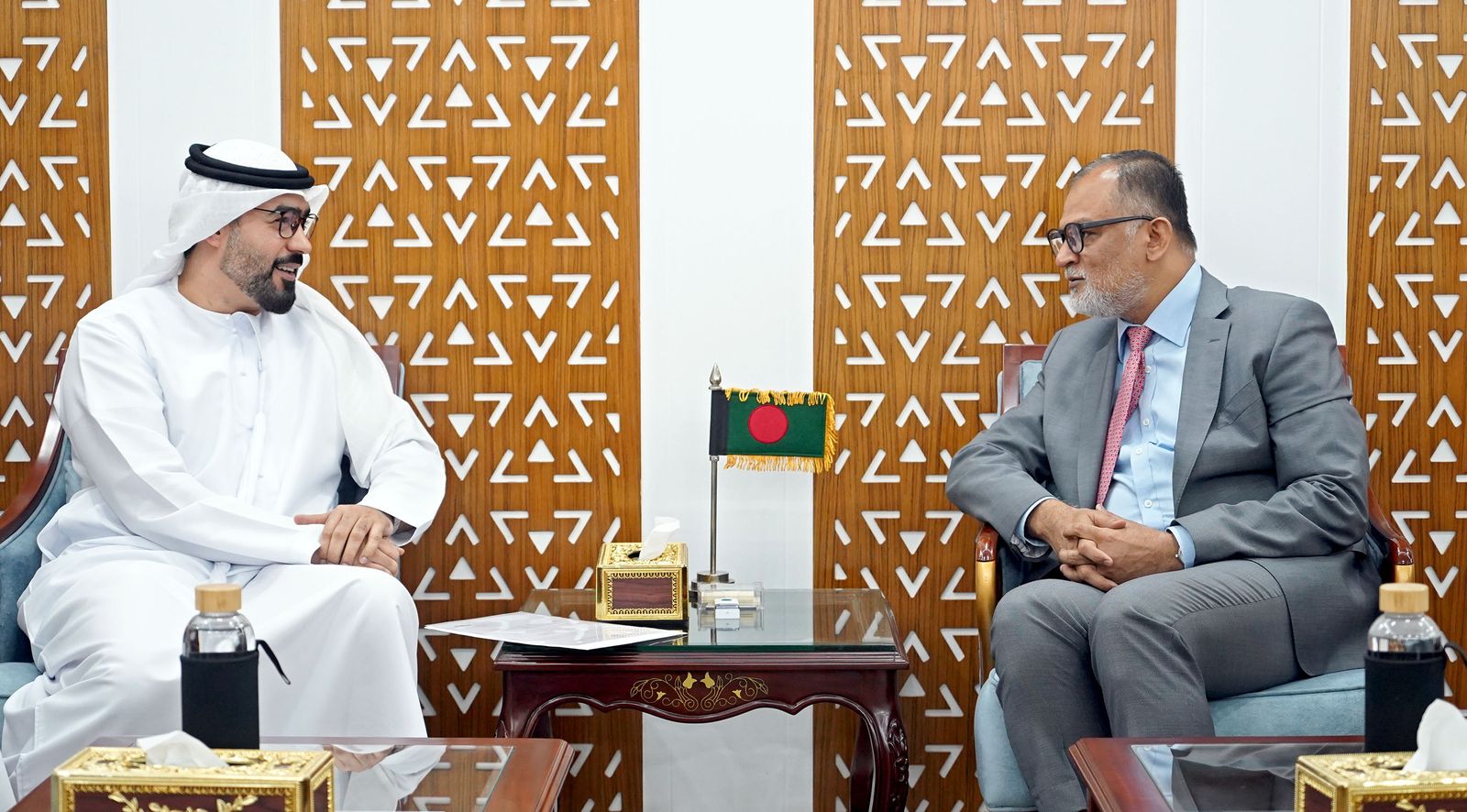 বাণিজ্য উপদেষ্টার সাথে সংযুক্ত আরব আমিরাতের রাষ্ট্রদূতের বৈঠক